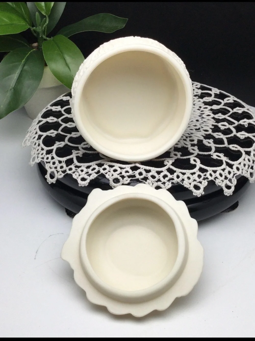 Vintage-Inspired White Cameo Trinket Box with Peach Cameo
